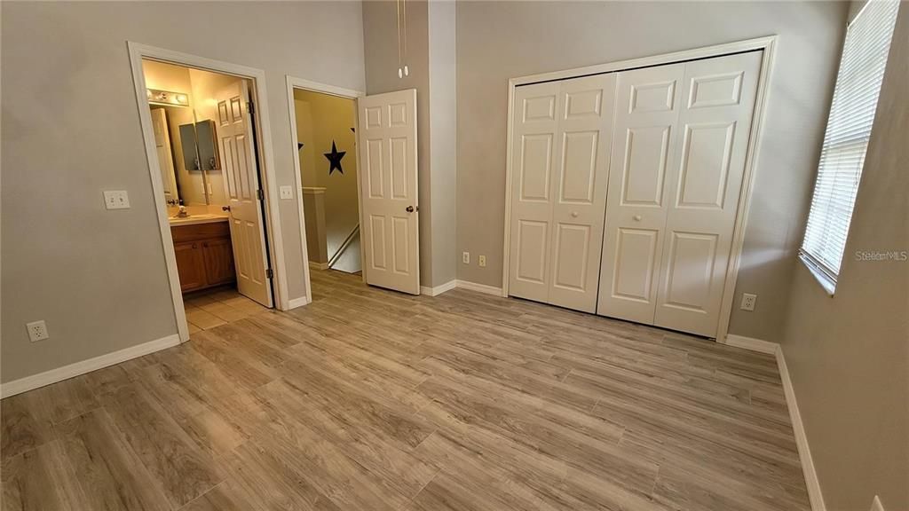 合同活跃: $1,975 (2 贝兹, 2 浴室, 1080 平方英尺)