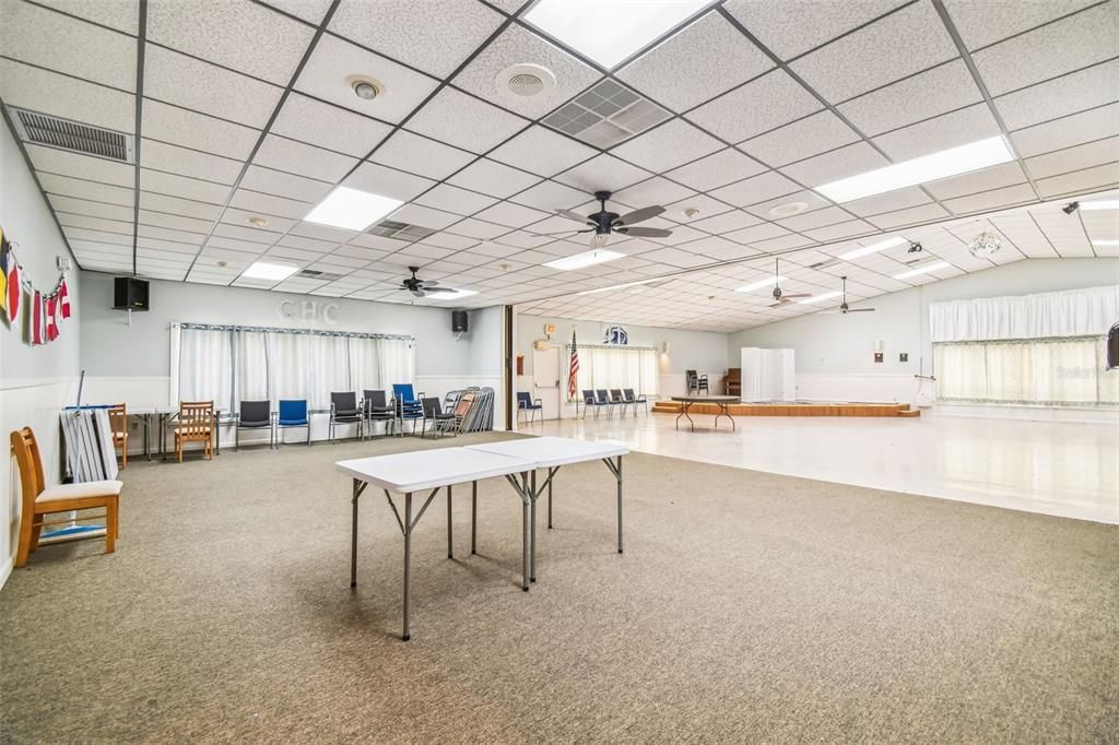 合同活跃: $120,000 (2 贝兹, 2 浴室, 1088 平方英尺)