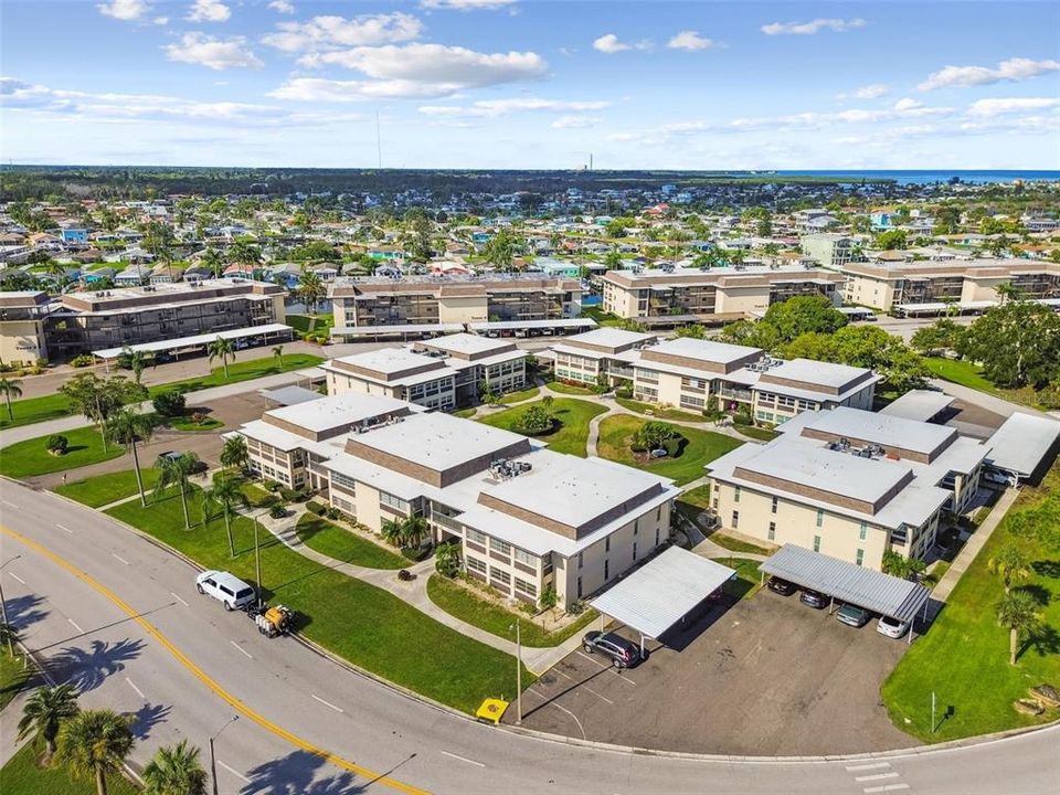 合同活跃: $120,000 (2 贝兹, 2 浴室, 1088 平方英尺)