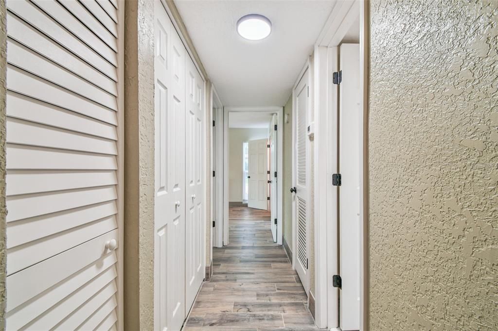 合同活跃: $120,000 (2 贝兹, 2 浴室, 1088 平方英尺)