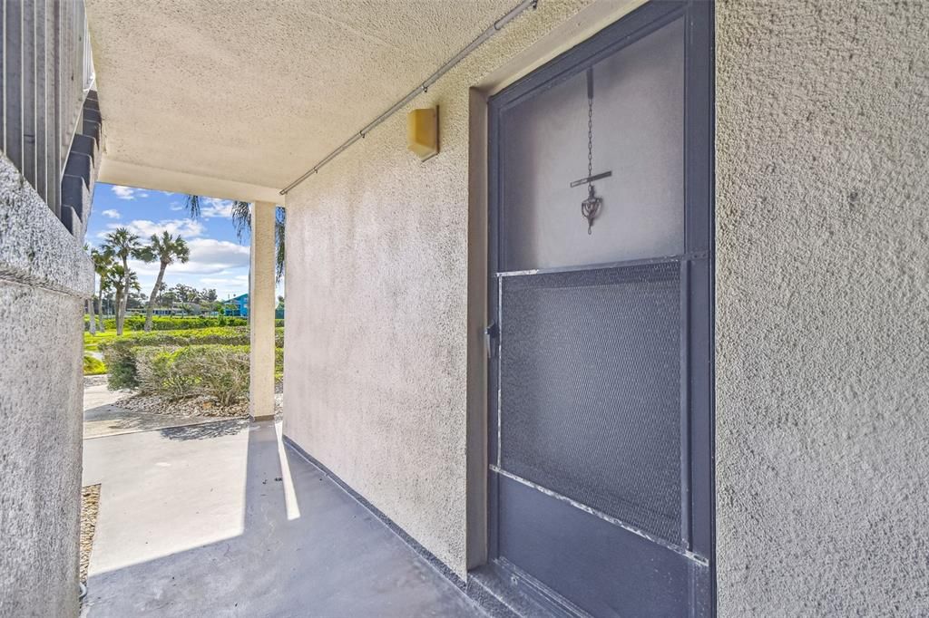 合同活跃: $120,000 (2 贝兹, 2 浴室, 1088 平方英尺)