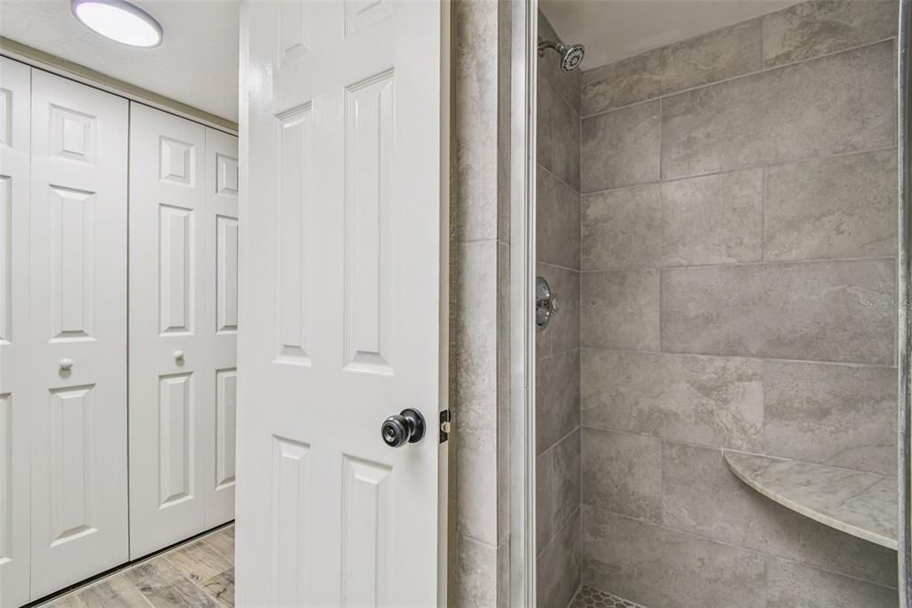 合同活跃: $120,000 (2 贝兹, 2 浴室, 1088 平方英尺)