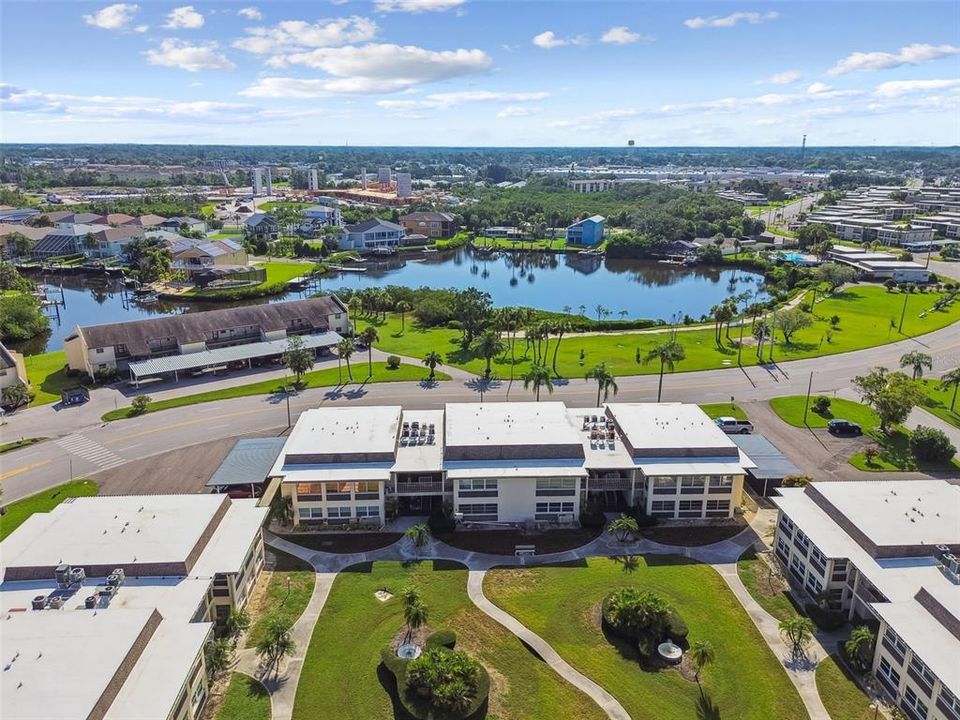 合同活跃: $120,000 (2 贝兹, 2 浴室, 1088 平方英尺)