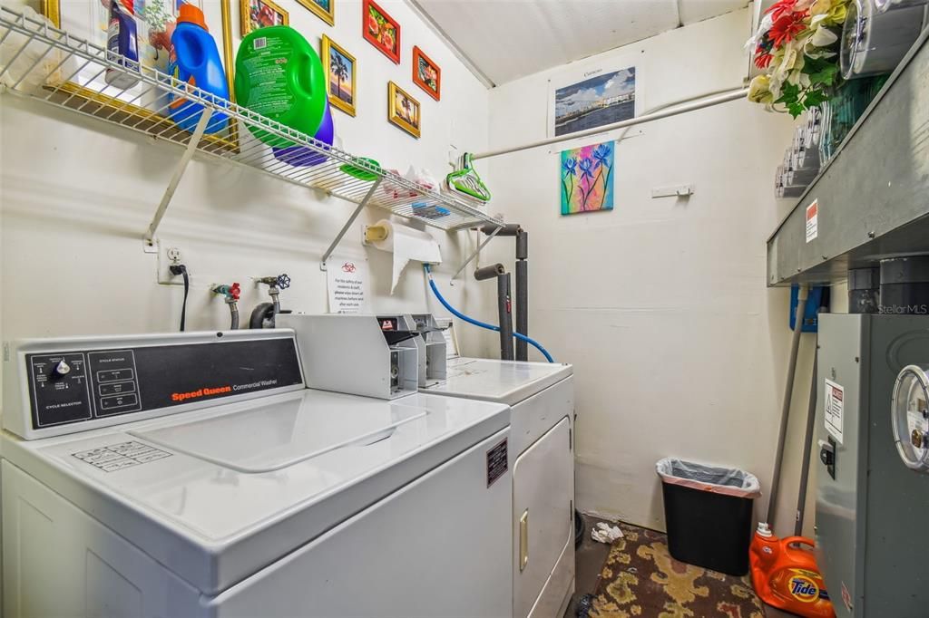 合同活跃: $120,000 (2 贝兹, 2 浴室, 1088 平方英尺)