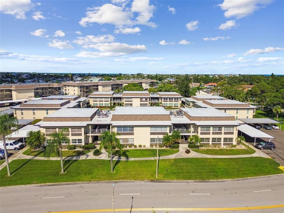 合同活跃: $120,000 (2 贝兹, 2 浴室, 1088 平方英尺)