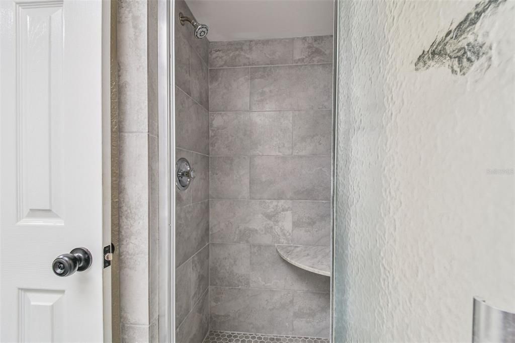 合同活跃: $120,000 (2 贝兹, 2 浴室, 1088 平方英尺)