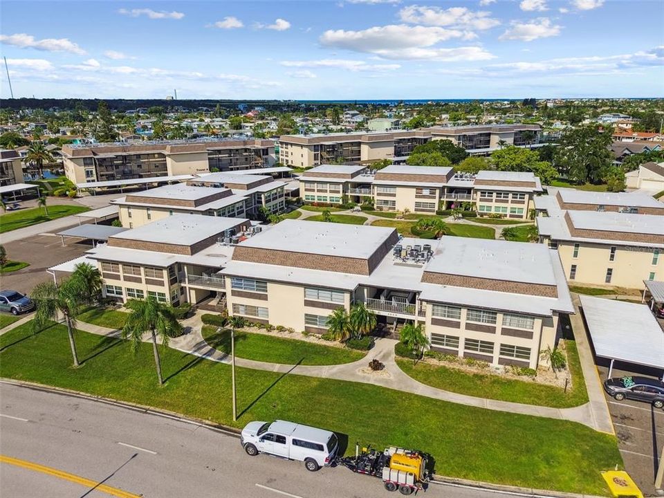 合同活跃: $120,000 (2 贝兹, 2 浴室, 1088 平方英尺)