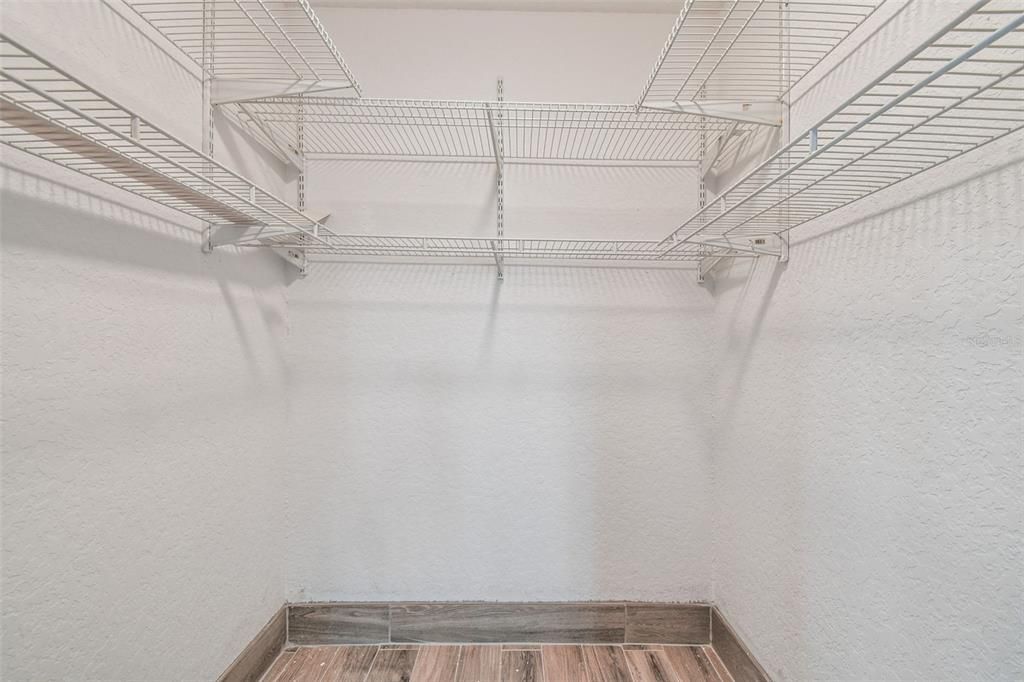 合同活跃: $120,000 (2 贝兹, 2 浴室, 1088 平方英尺)