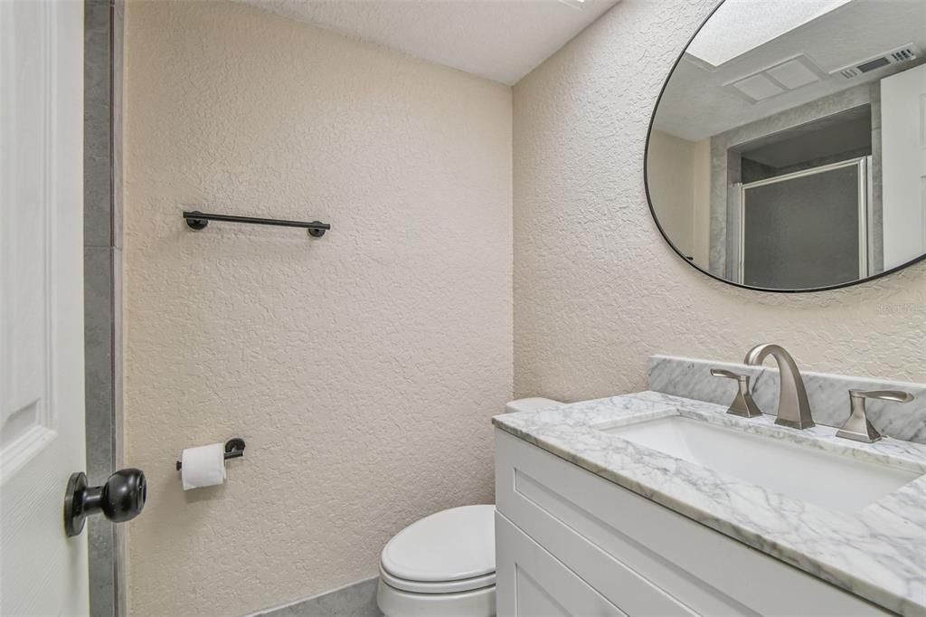 合同活跃: $120,000 (2 贝兹, 2 浴室, 1088 平方英尺)