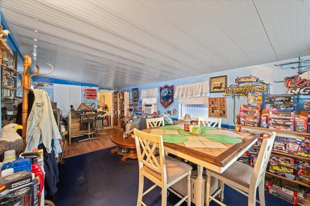 Под контрактом: $110,000 (3 спален, 2 ванн, 1581 Квадратных фут)