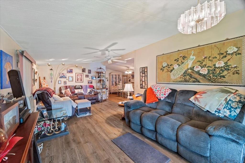 Под контрактом: $110,000 (3 спален, 2 ванн, 1581 Квадратных фут)