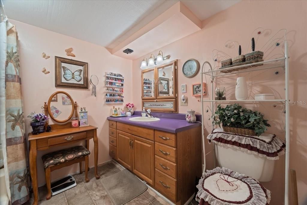 Под контрактом: $110,000 (3 спален, 2 ванн, 1581 Квадратных фут)