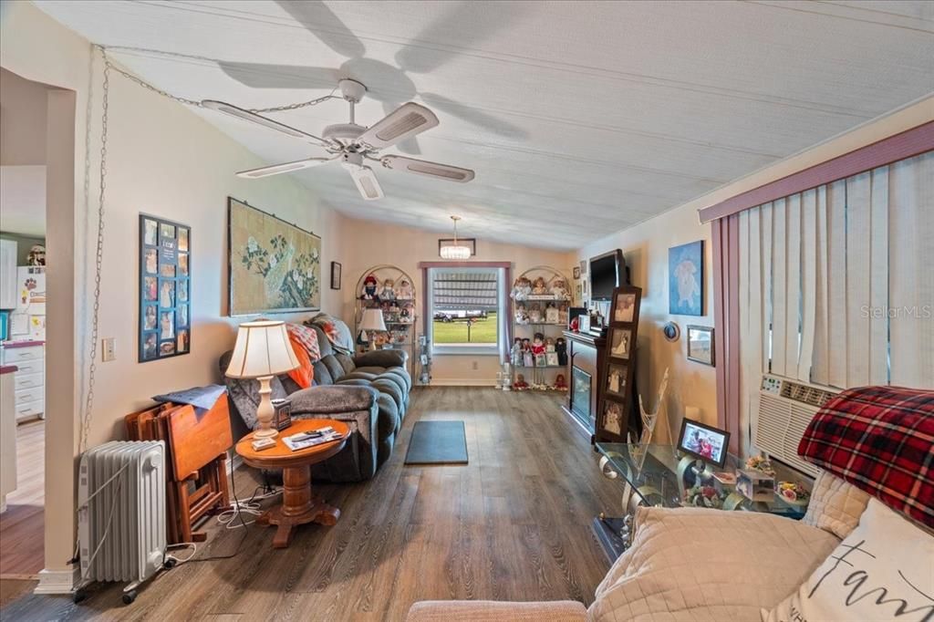 Под контрактом: $110,000 (3 спален, 2 ванн, 1581 Квадратных фут)