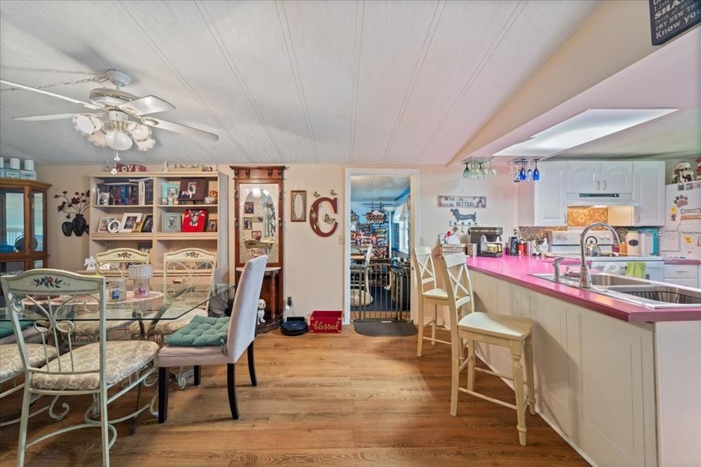 Под контрактом: $110,000 (3 спален, 2 ванн, 1581 Квадратных фут)