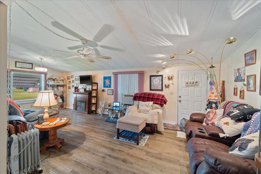 Под контрактом: $110,000 (3 спален, 2 ванн, 1581 Квадратных фут)