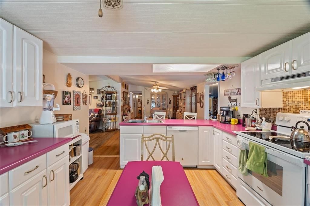 Под контрактом: $110,000 (3 спален, 2 ванн, 1581 Квадратных фут)