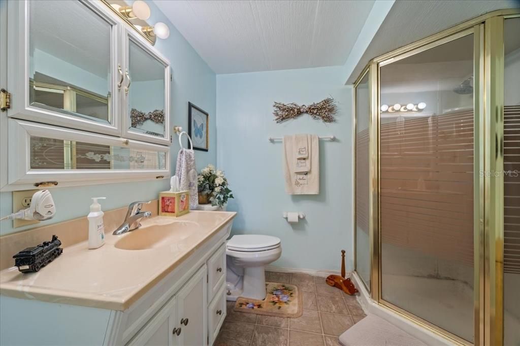 Под контрактом: $110,000 (3 спален, 2 ванн, 1581 Квадратных фут)