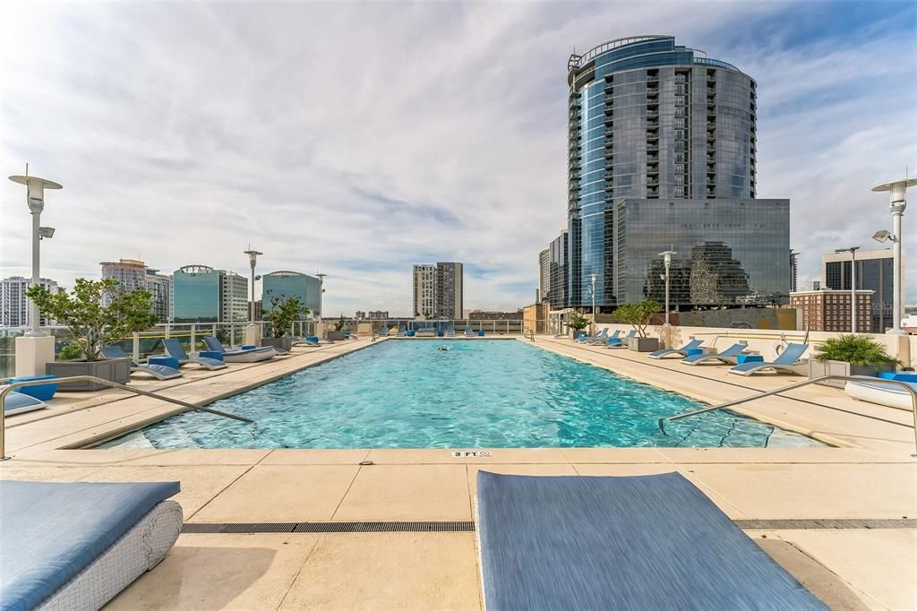 For Sale: $335,000 (1 beds, 1 baths, 966 Square Feet)