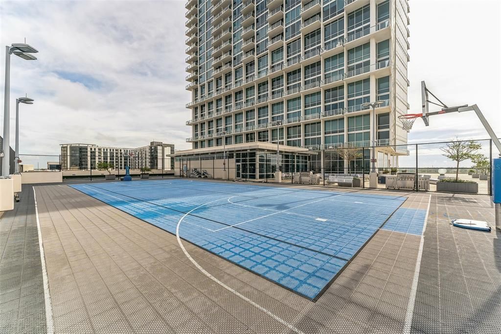 For Sale: $335,000 (1 beds, 1 baths, 966 Square Feet)