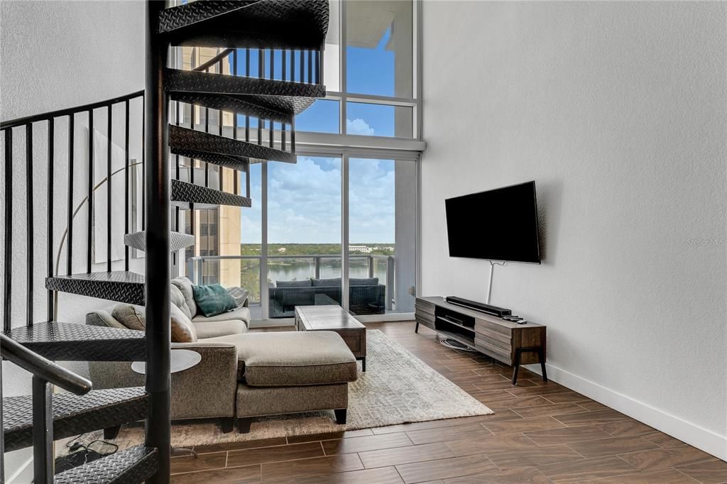 For Sale: $335,000 (1 beds, 1 baths, 966 Square Feet)