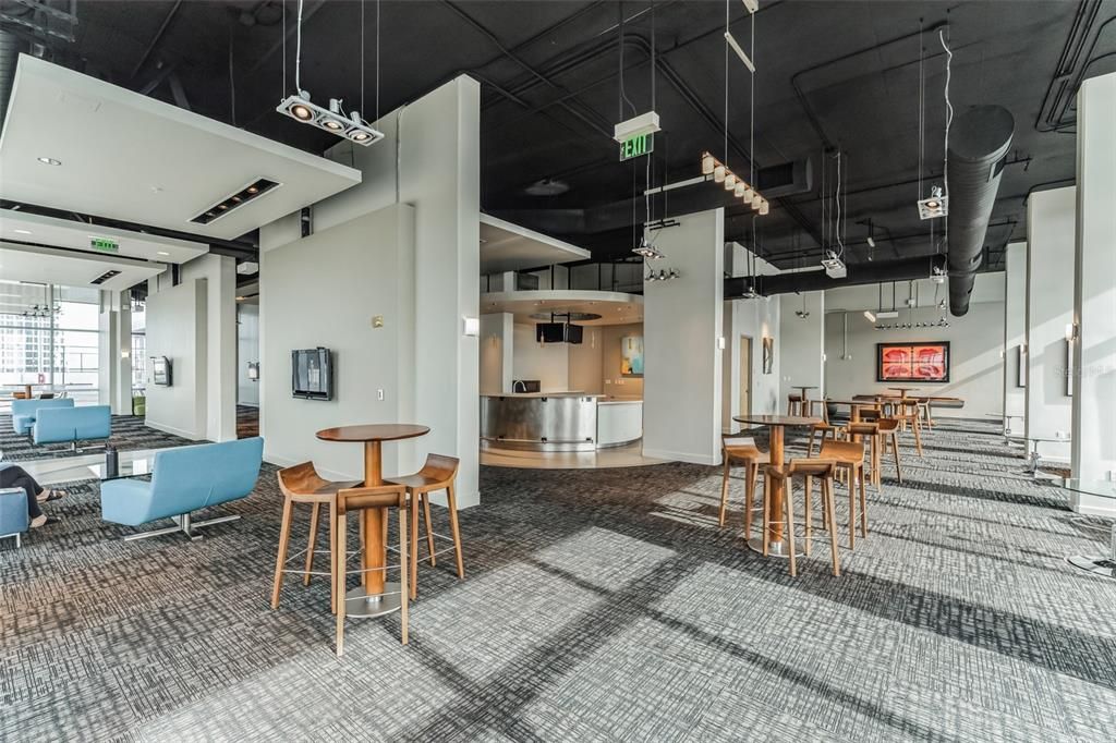 For Sale: $335,000 (1 beds, 1 baths, 966 Square Feet)