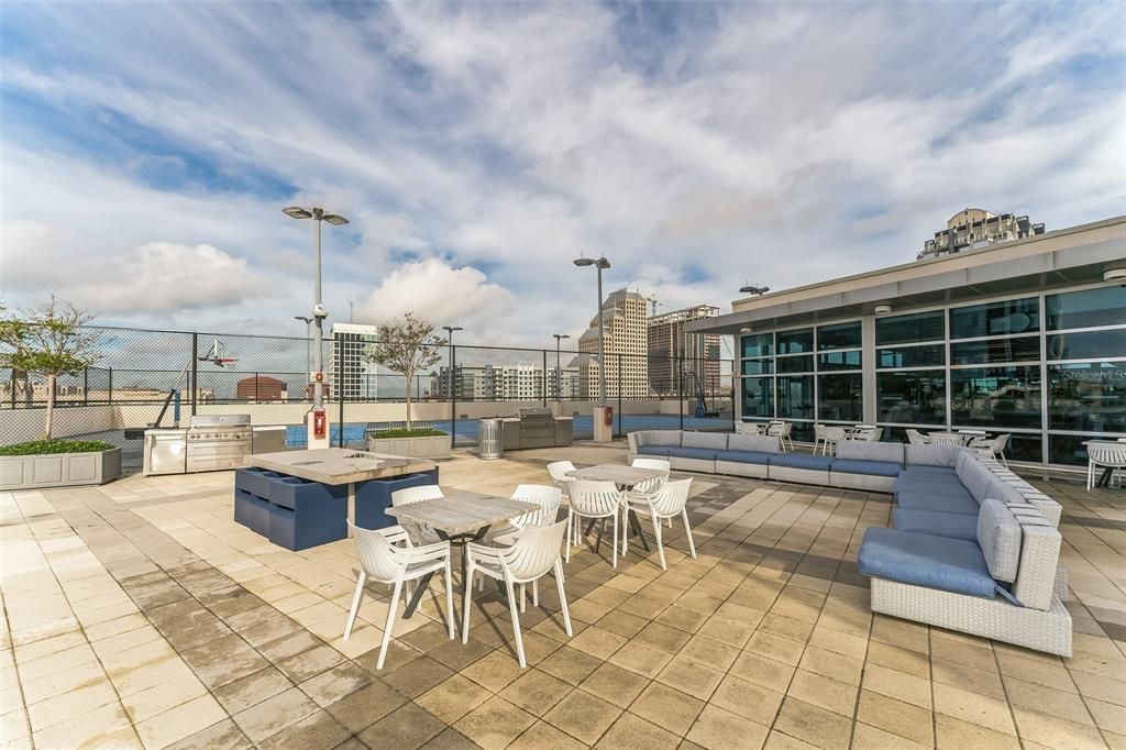 For Sale: $335,000 (1 beds, 1 baths, 966 Square Feet)