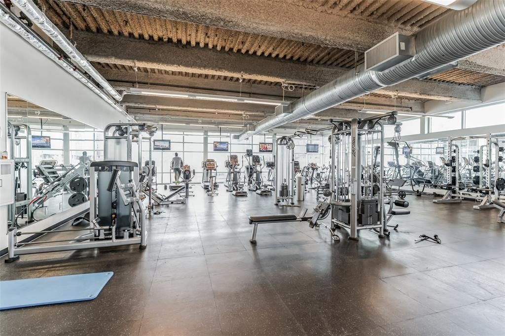 For Sale: $335,000 (1 beds, 1 baths, 966 Square Feet)