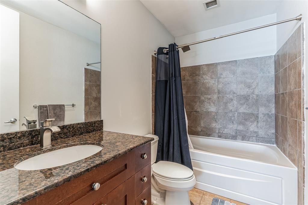 For Sale: $335,000 (1 beds, 1 baths, 966 Square Feet)