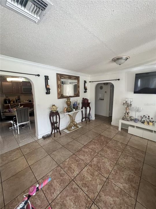 Active With Contract: $189,000 (3 beds, 3 baths, 1786 Square Feet)