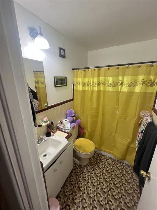 Active With Contract: $189,000 (3 beds, 3 baths, 1786 Square Feet)