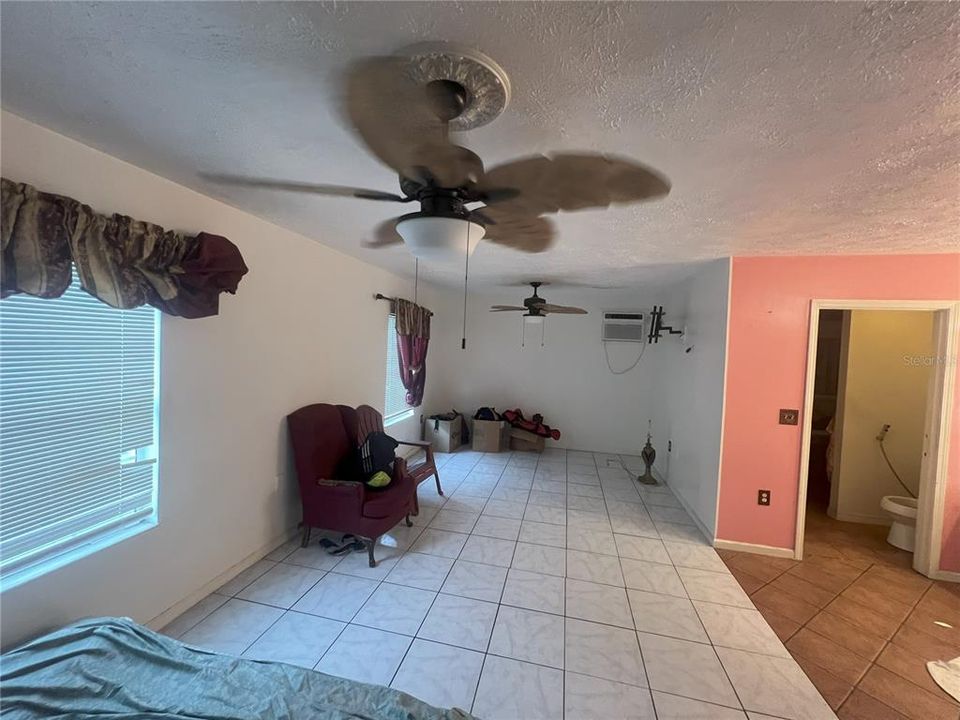 Active With Contract: $189,000 (3 beds, 3 baths, 1786 Square Feet)