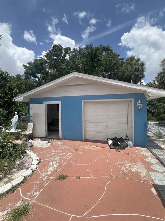 Active With Contract: $189,000 (3 beds, 3 baths, 1786 Square Feet)