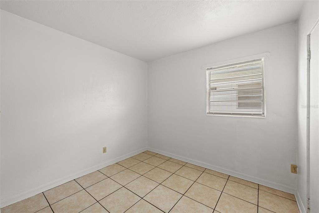 Activo con contrato: $325,000 (4 camas, 2 baños, 1248 Pies cuadrados)