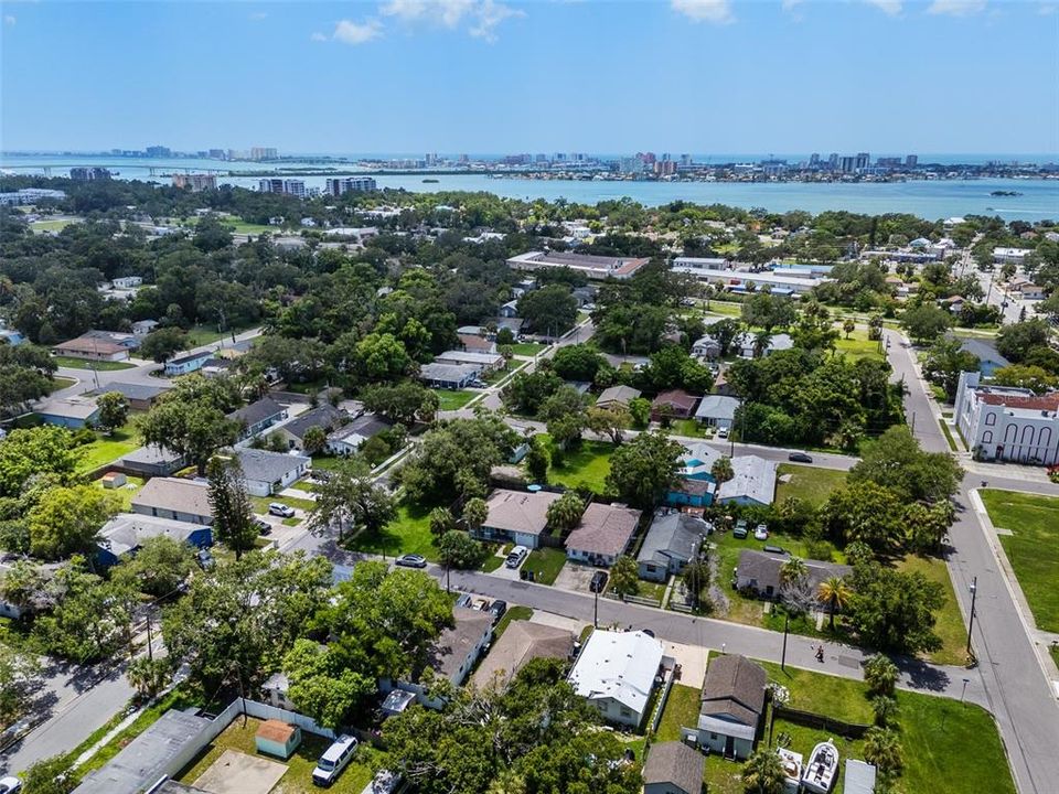 Activo con contrato: $325,000 (4 camas, 2 baños, 1248 Pies cuadrados)