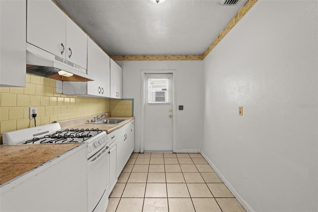 Activo con contrato: $325,000 (4 camas, 2 baños, 1248 Pies cuadrados)