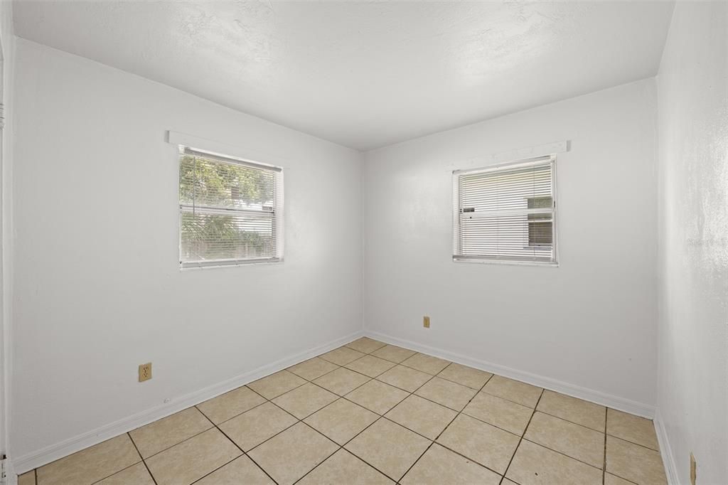 Activo con contrato: $325,000 (4 camas, 2 baños, 1248 Pies cuadrados)