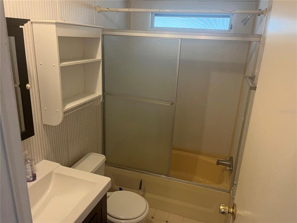 На продажу: $190,000 (2 спален, 2 ванн, 924 Квадратных фут)