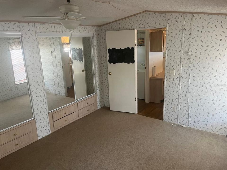 На продажу: $190,000 (2 спален, 2 ванн, 924 Квадратных фут)