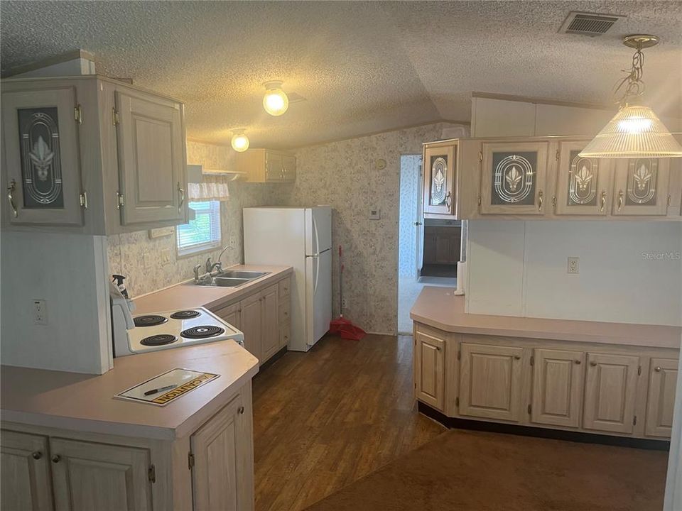 На продажу: $190,000 (2 спален, 2 ванн, 924 Квадратных фут)