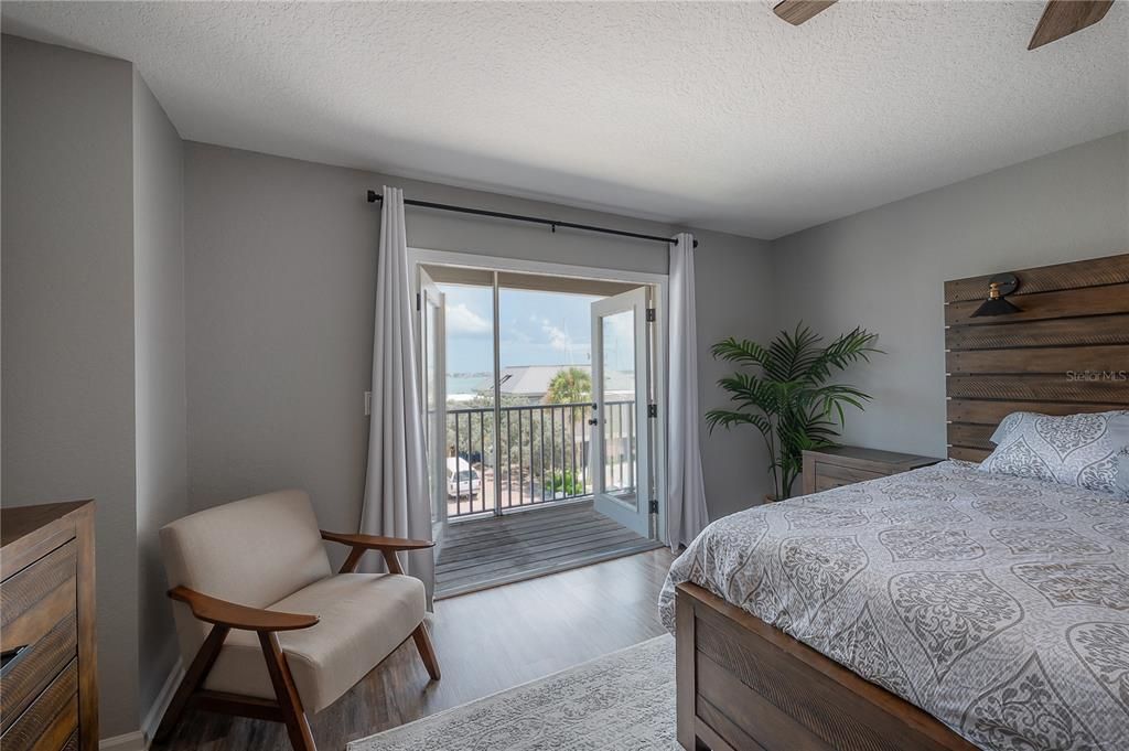 待售: $699,000 (3 贝兹, 2 浴室, 2016 平方英尺)