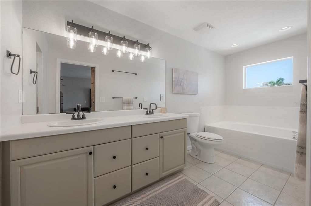 待售: $699,000 (3 贝兹, 2 浴室, 2016 平方英尺)