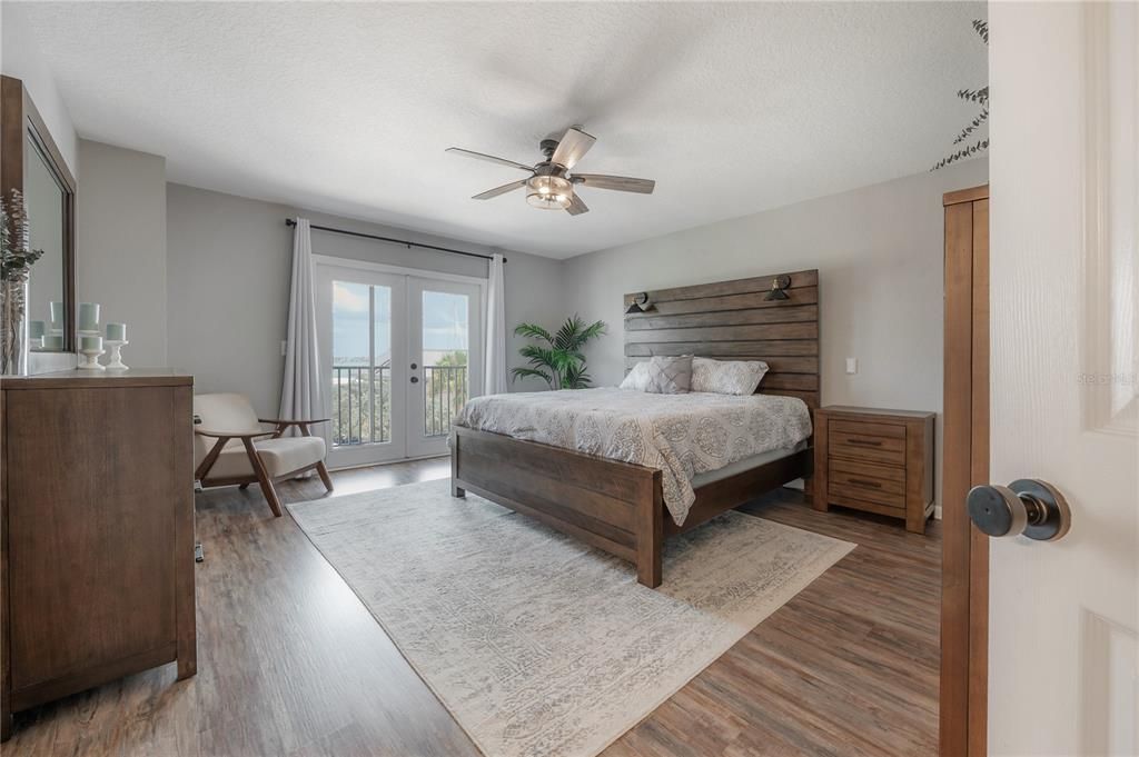 待售: $699,000 (3 贝兹, 2 浴室, 2016 平方英尺)