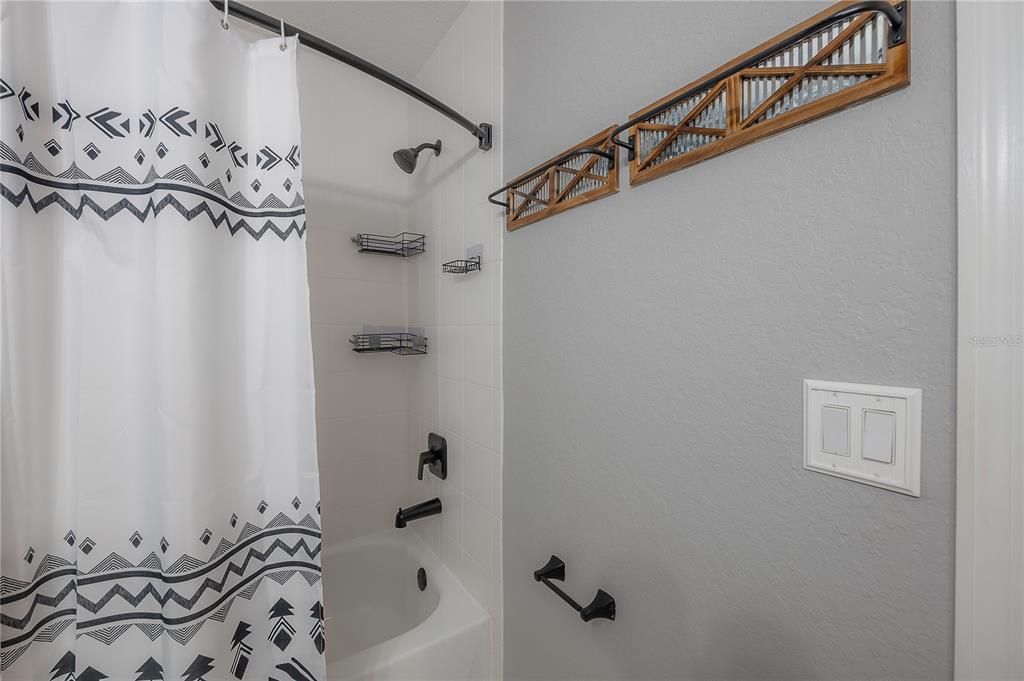 待售: $699,000 (3 贝兹, 2 浴室, 2016 平方英尺)