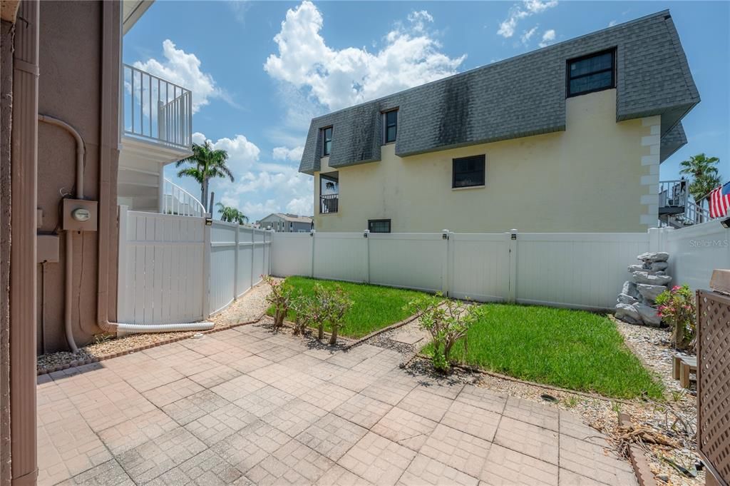 待售: $699,000 (3 贝兹, 2 浴室, 2016 平方英尺)