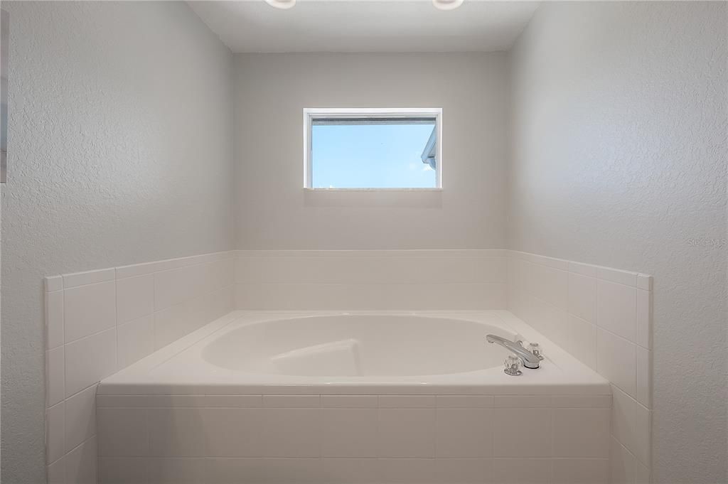 待售: $699,000 (3 贝兹, 2 浴室, 2016 平方英尺)