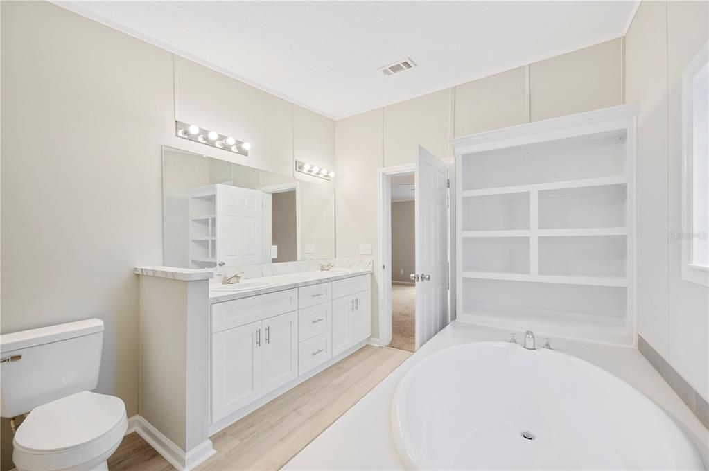 Active With Contract: $339,950 (3 beds, 2 baths, 2112 Square Feet)