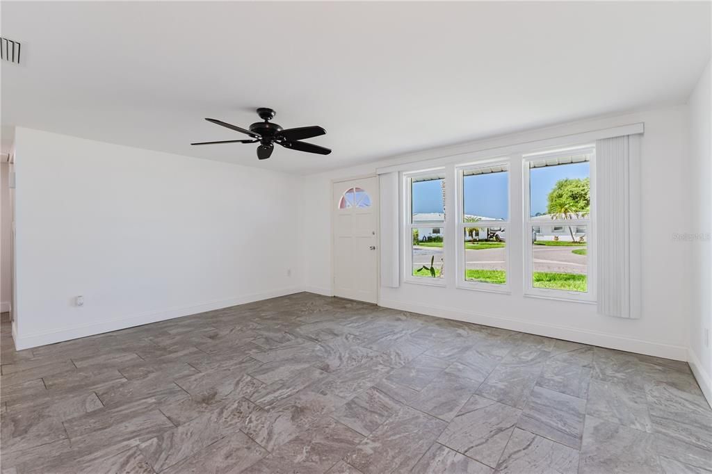 Activo con contrato: $200,000 (2 camas, 2 baños, 1035 Pies cuadrados)