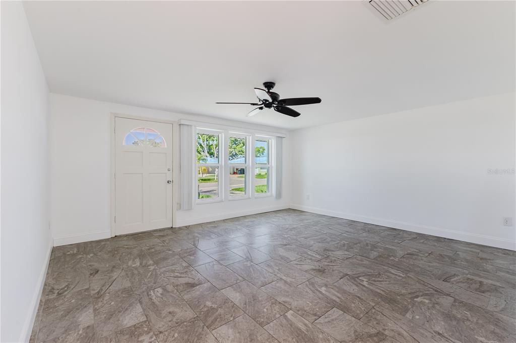 Activo con contrato: $200,000 (2 camas, 2 baños, 1035 Pies cuadrados)