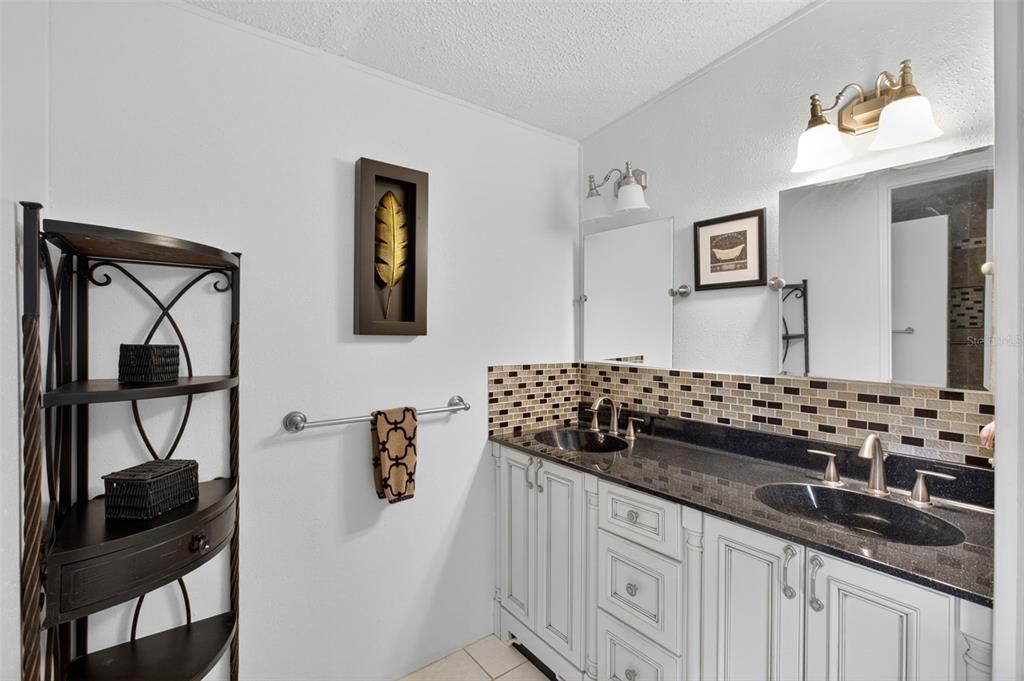 For Sale: $149,900 (2 beds, 2 baths, 1176 Square Feet)