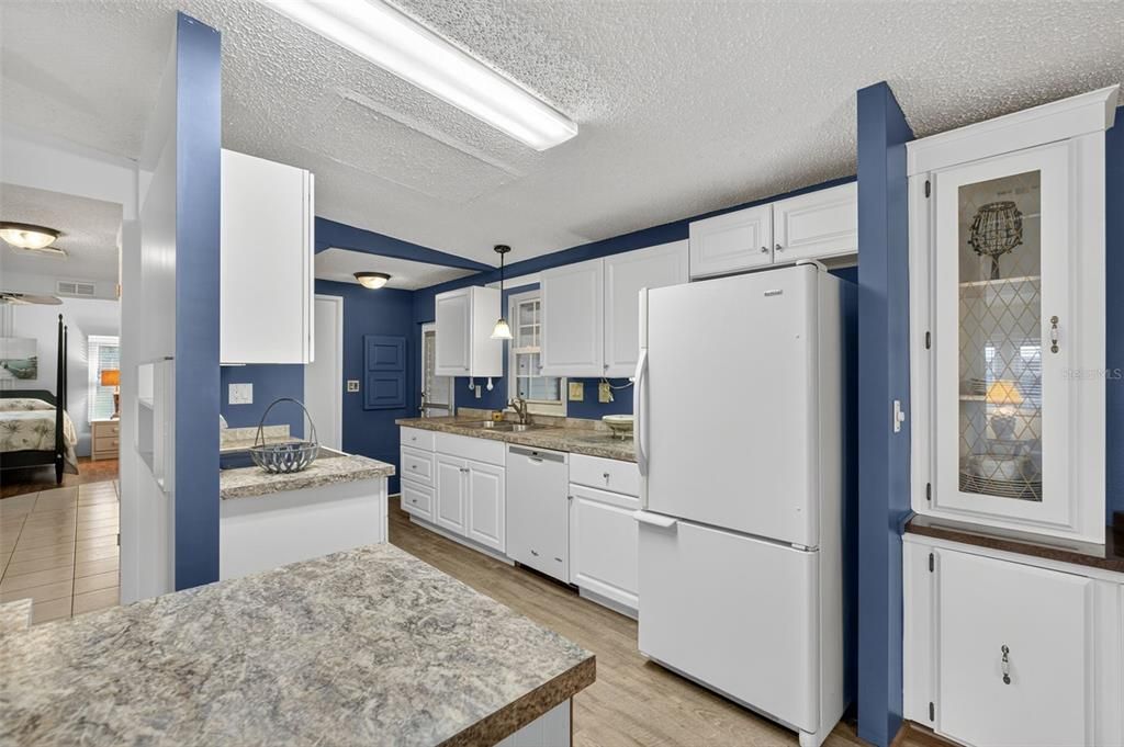 For Sale: $149,900 (2 beds, 2 baths, 1176 Square Feet)